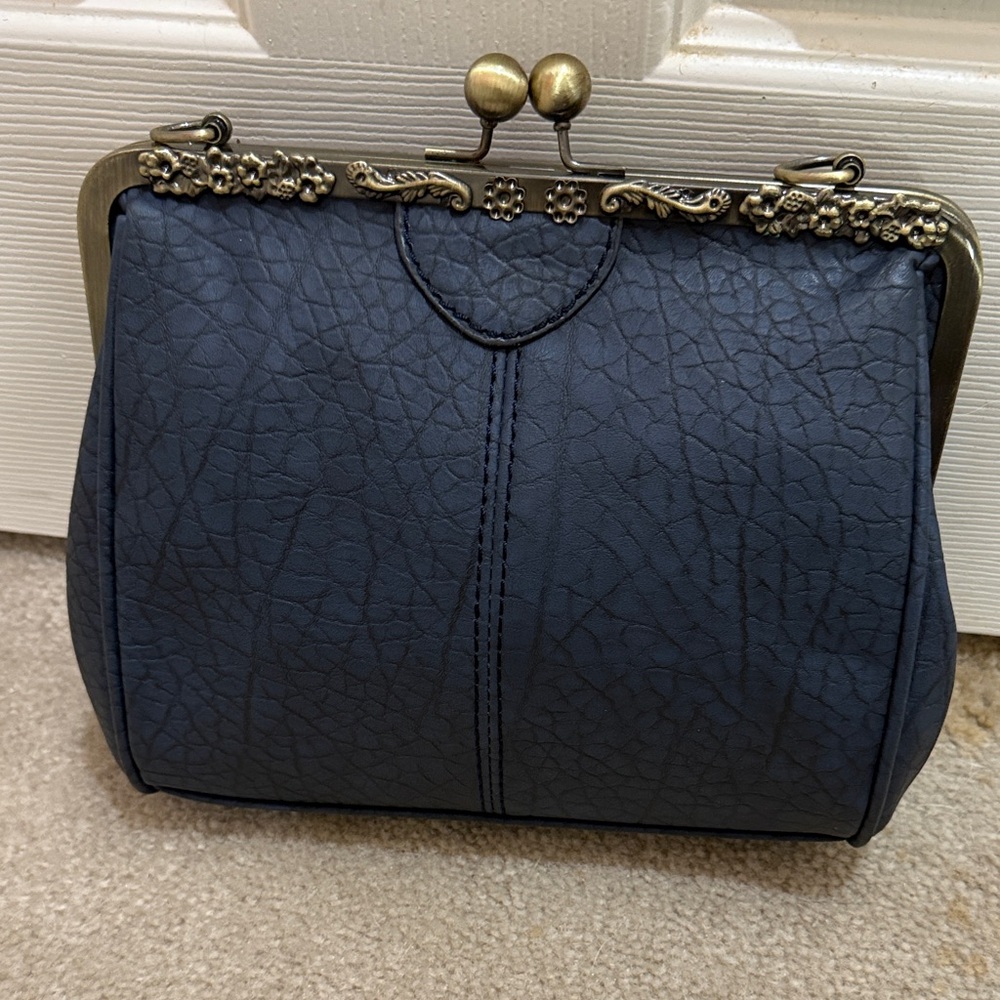 Vintage-Inspired Navy Clutch with Gold Detailing Retro - Picture 1 of 3